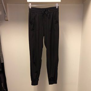Aritzia TNA Perridon Jogger Pant